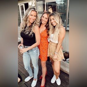 Southern Belle Red floral ruffle puff sleeve dress xs wild fable worn once